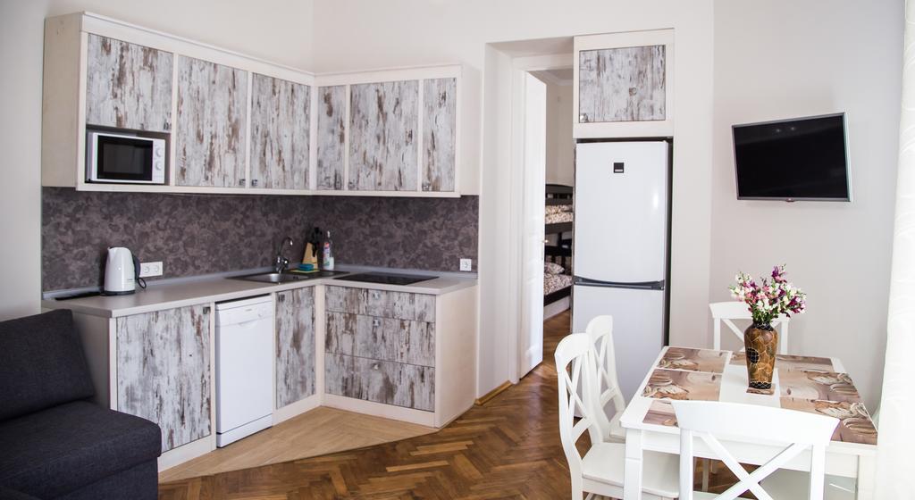 Apartments White House 利沃夫 客房 照片